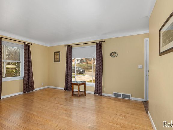 4th image of 828 Bristol Ave NW
