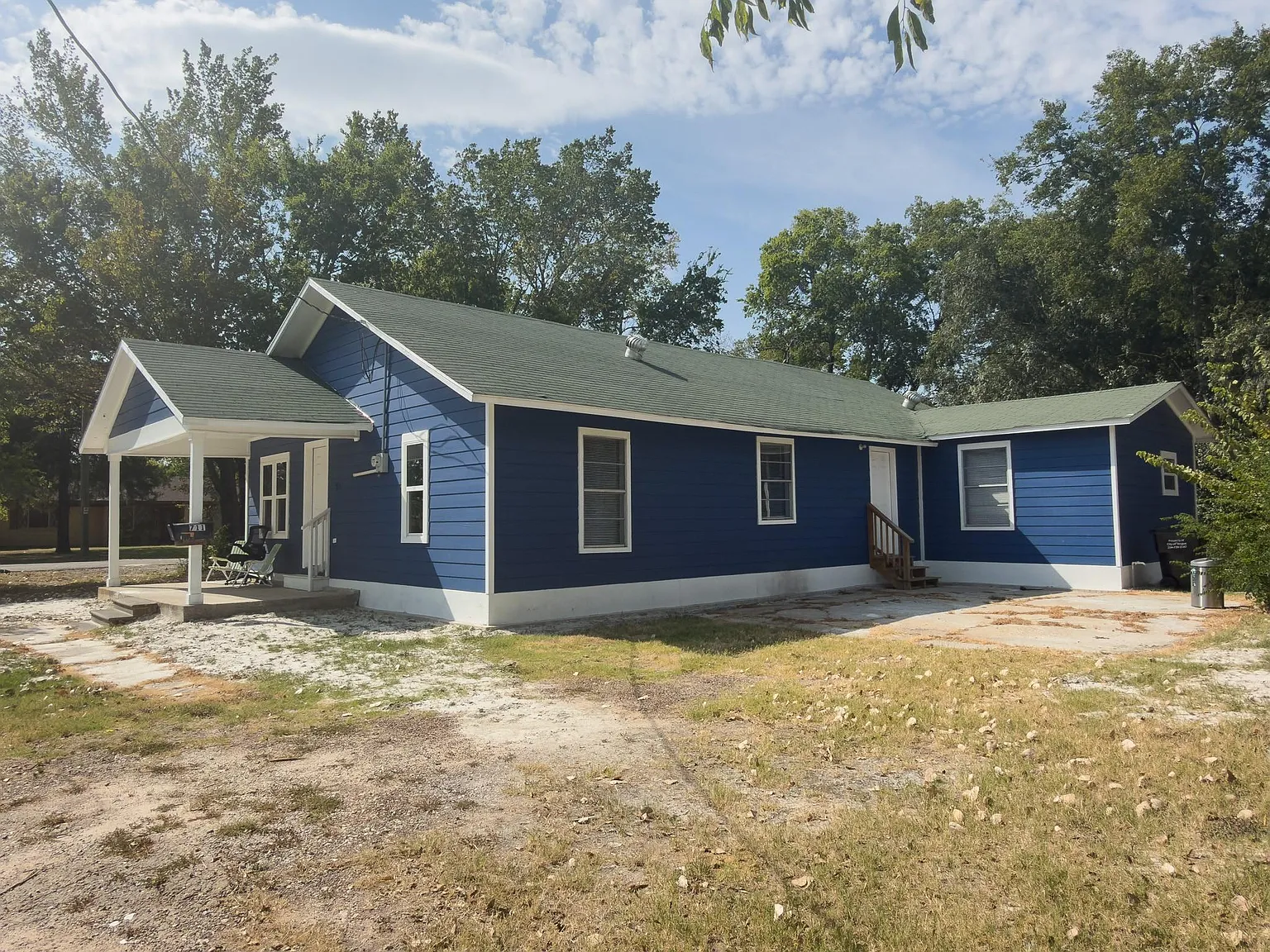 4 bed, 2.0 bath, 1880 sqft, $1,650 — Photo 2