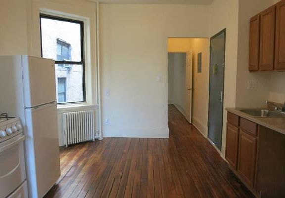 4th image of 348 E 62nd St APT 24