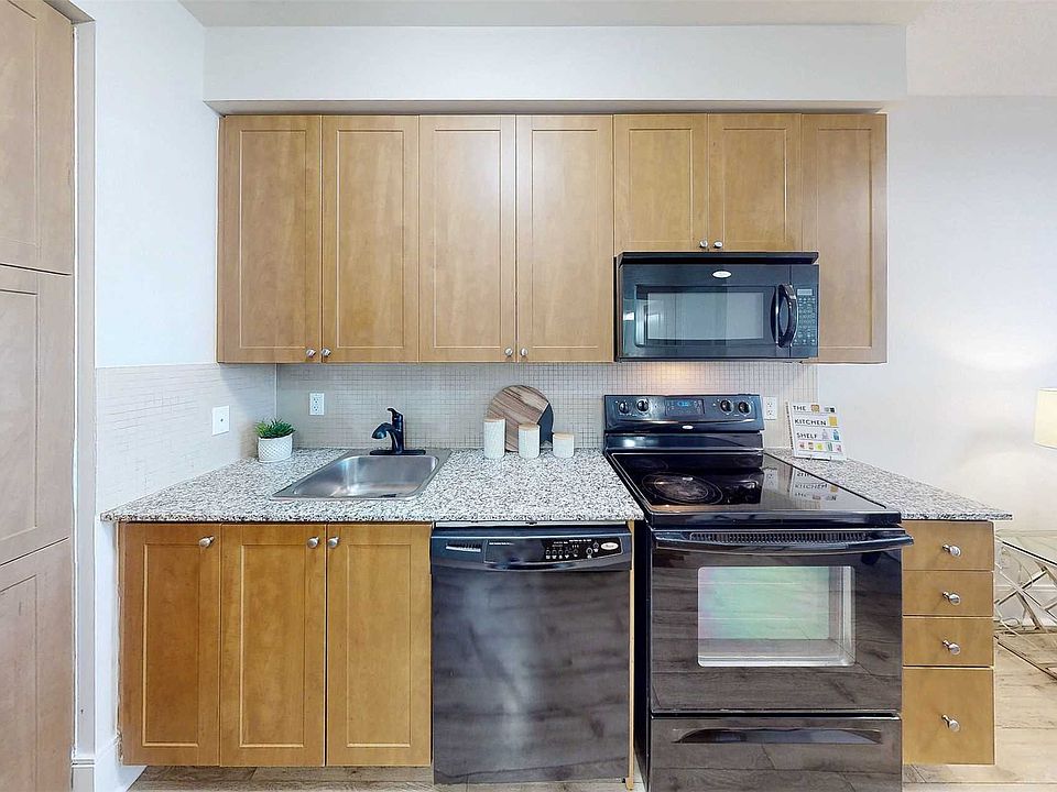 330 Burnhamthorpe Rd W Mississauga, ON, L5B0E1 Apartments for Rent