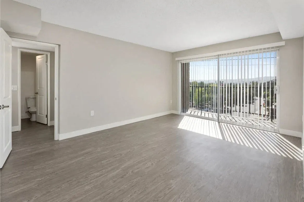 Amanda Regency Apartments — Photo 3