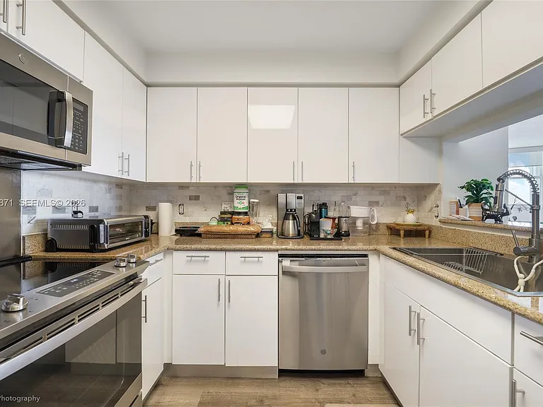 2475 Brickell Ave #1107 — Photo 6