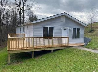 140 Saddleshop Rd, Oak Hill, WV 25901