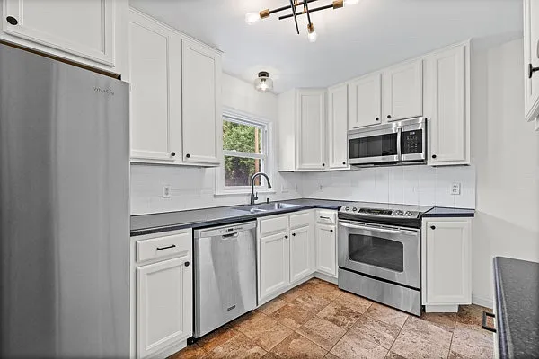 9218 Hallock Dr — Photo 12