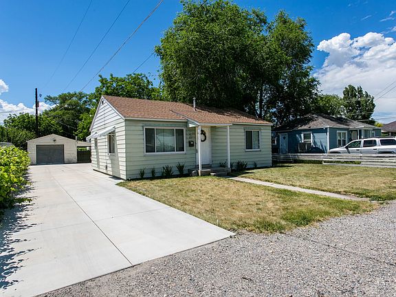 2nd image of 885 N 400th St E