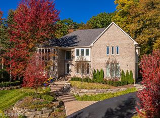7597 Knoll Crest Dr, West Bloomfield, MI 48322