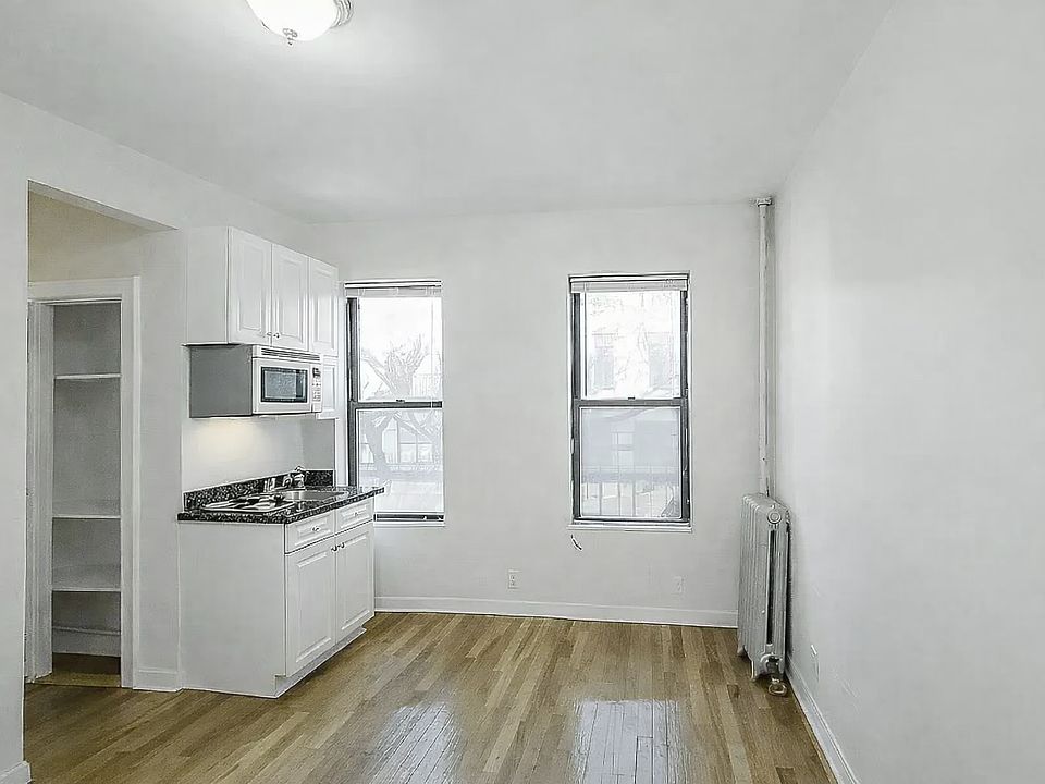 1st image of 370 W 51st St APT 1C