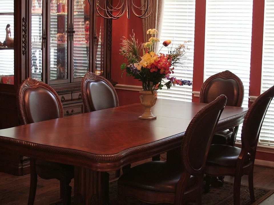 Elegant dining room