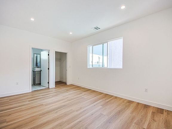 4th image of 11443 Hatteras St #3/4