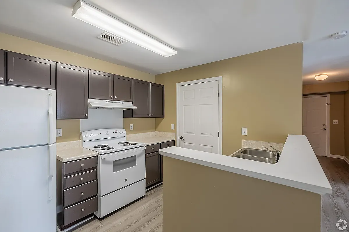 Hanover Ridge Apartments — Photo 3