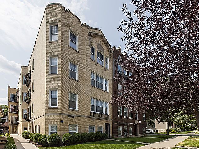 1st image of 2055 W Summerdale Ave APT 3