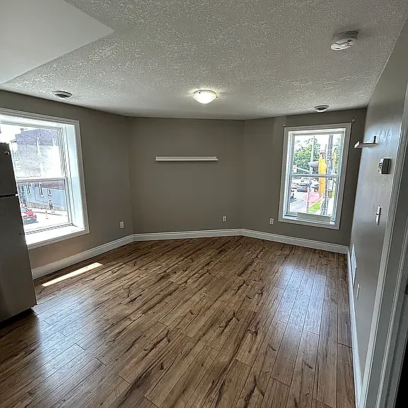 470 King St W #1 — Photo 6