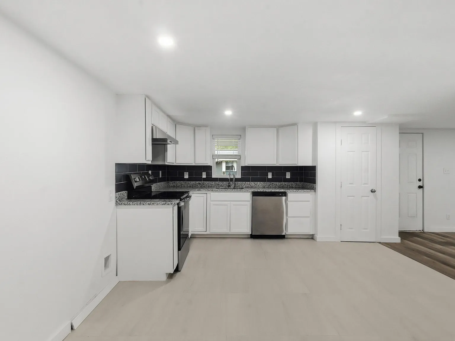 4 bed, 2.5 bath, 1974 sqft, $1,950 — Photo 3
