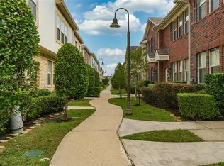 1709 Kemah Village Dr, Kemah, TX 77565