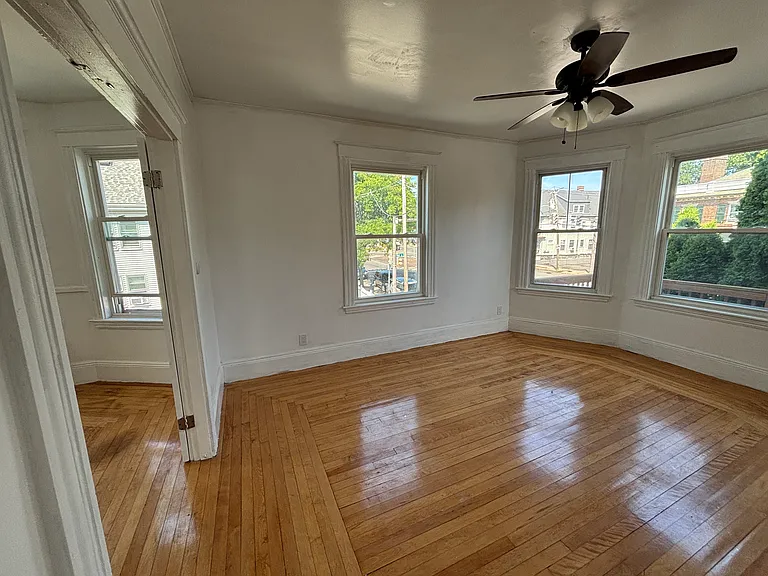 418 Essex St #2 — Photo 14