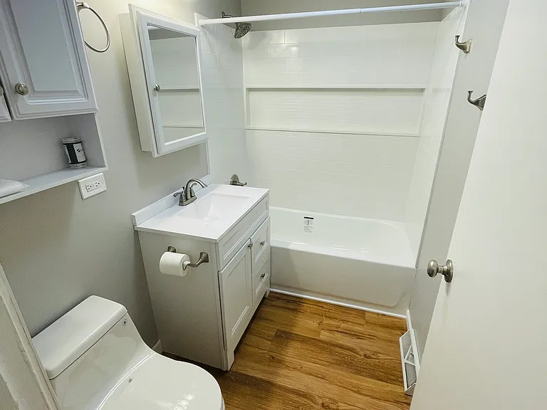 Main level bath