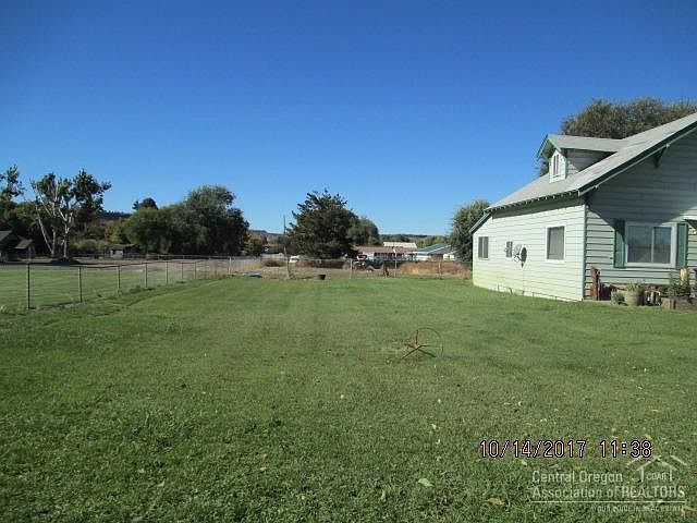 2nd image of 769 SE Combs Flat Rd