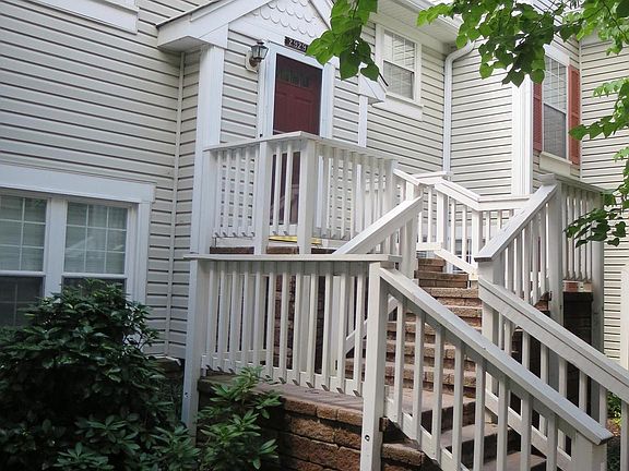 2nd image of 2929D S Woodstock St #4