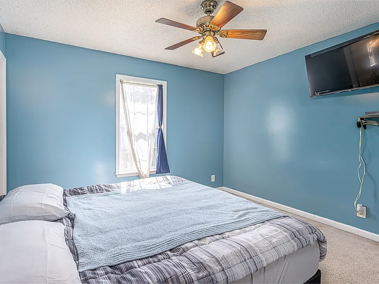 702 Artic Ave — Photo 12