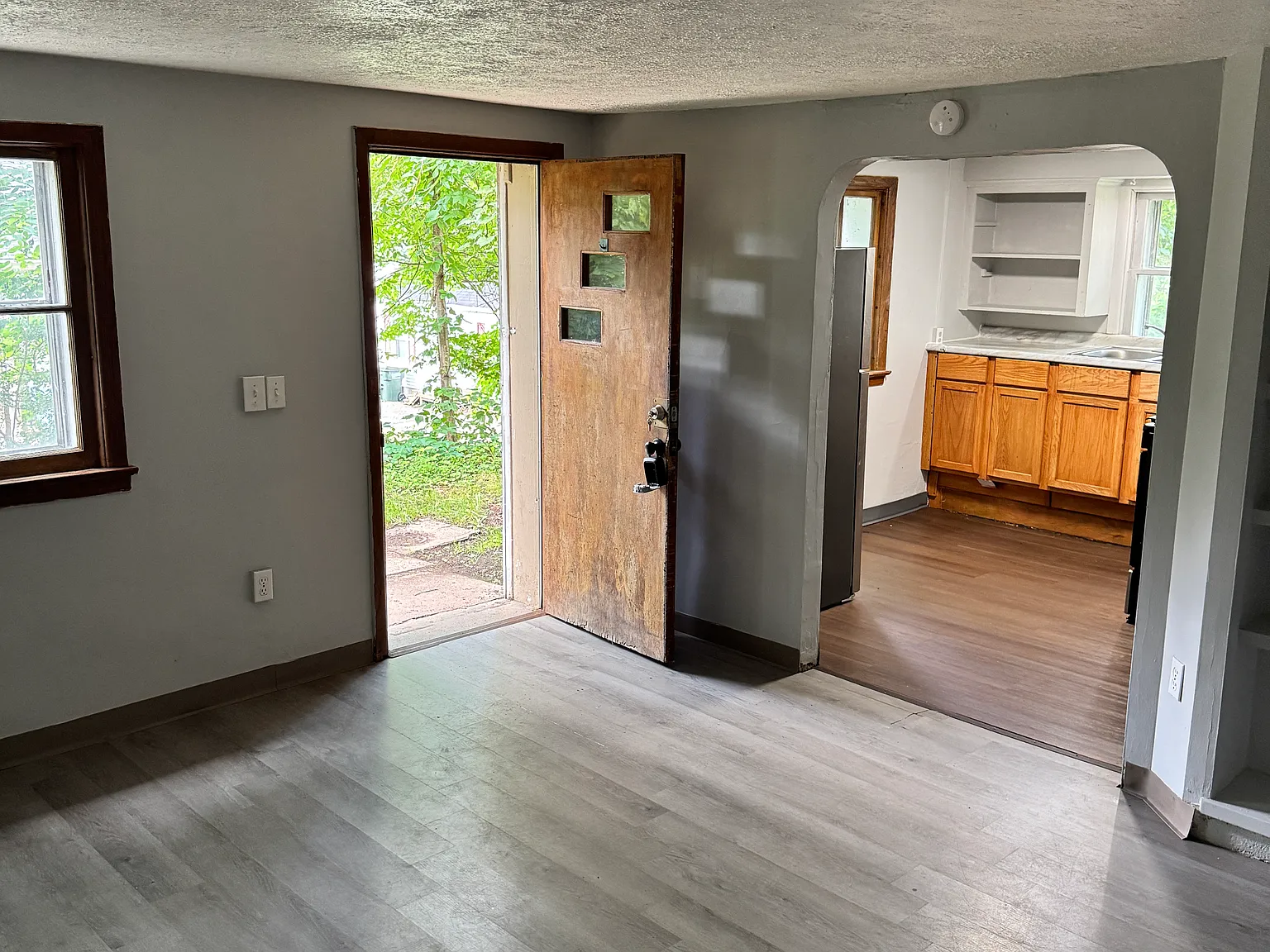2 bed, $950 — Photo 1