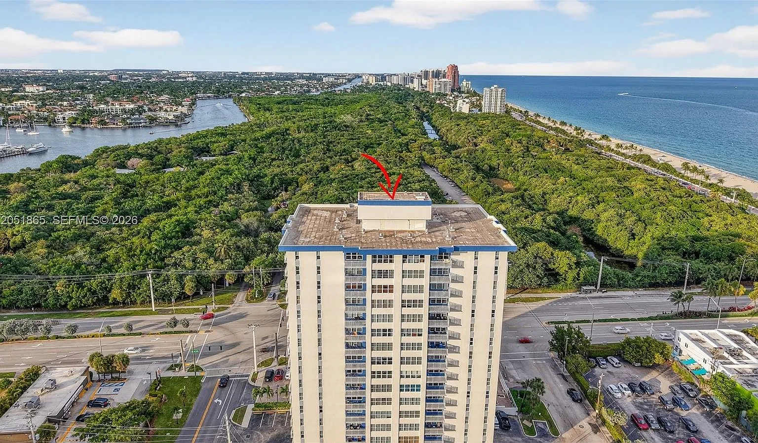 Carlton Tower Condo — Photo 3