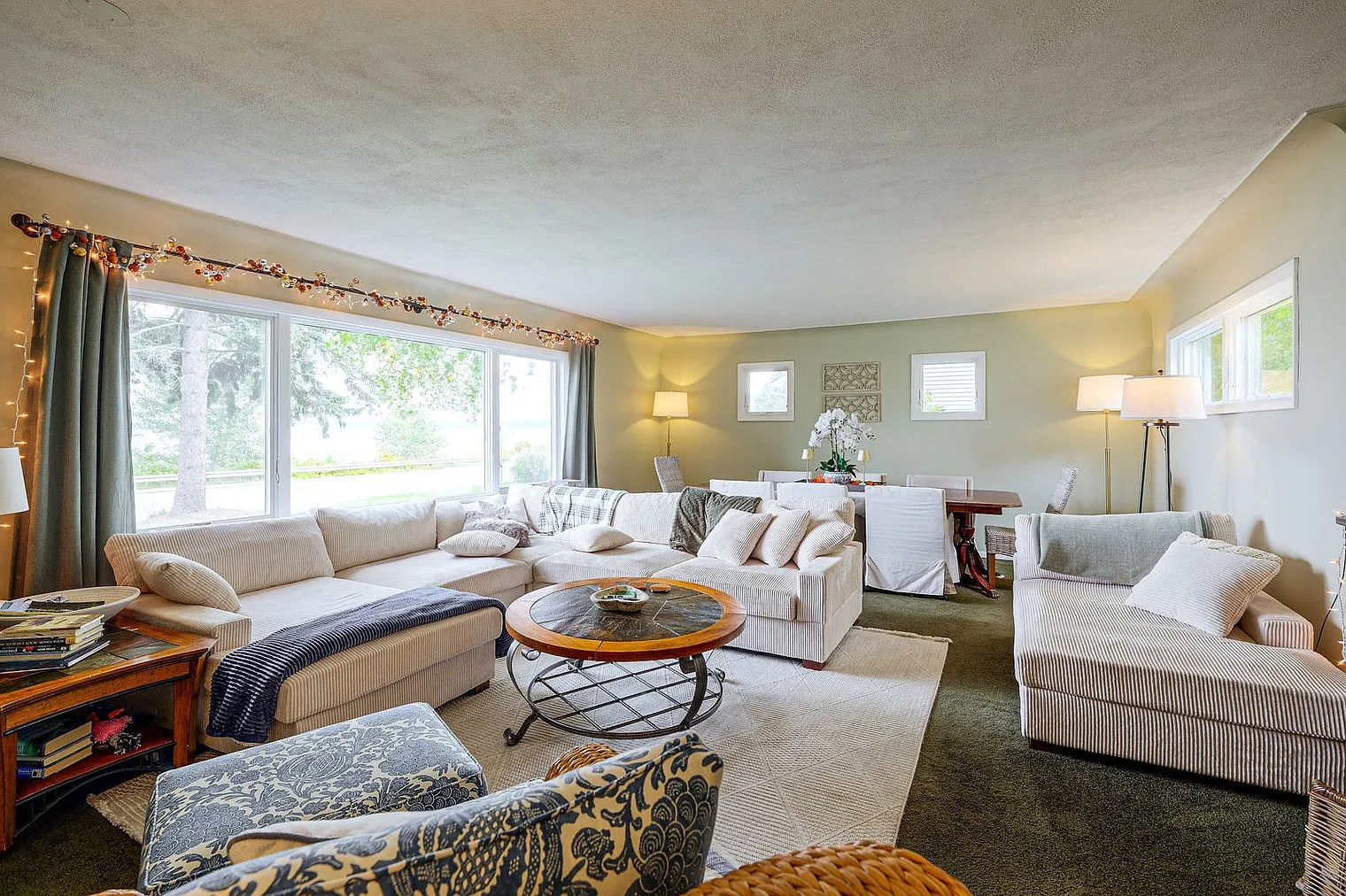 5 bed, 3.0 bath, 3896 sqft, $8,958 — Photo 2