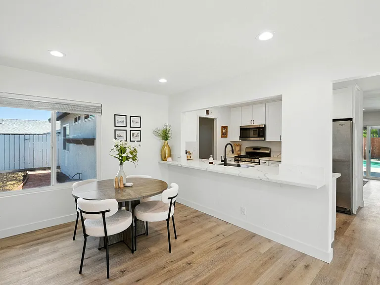 1472 Loma Ln — Photo 12