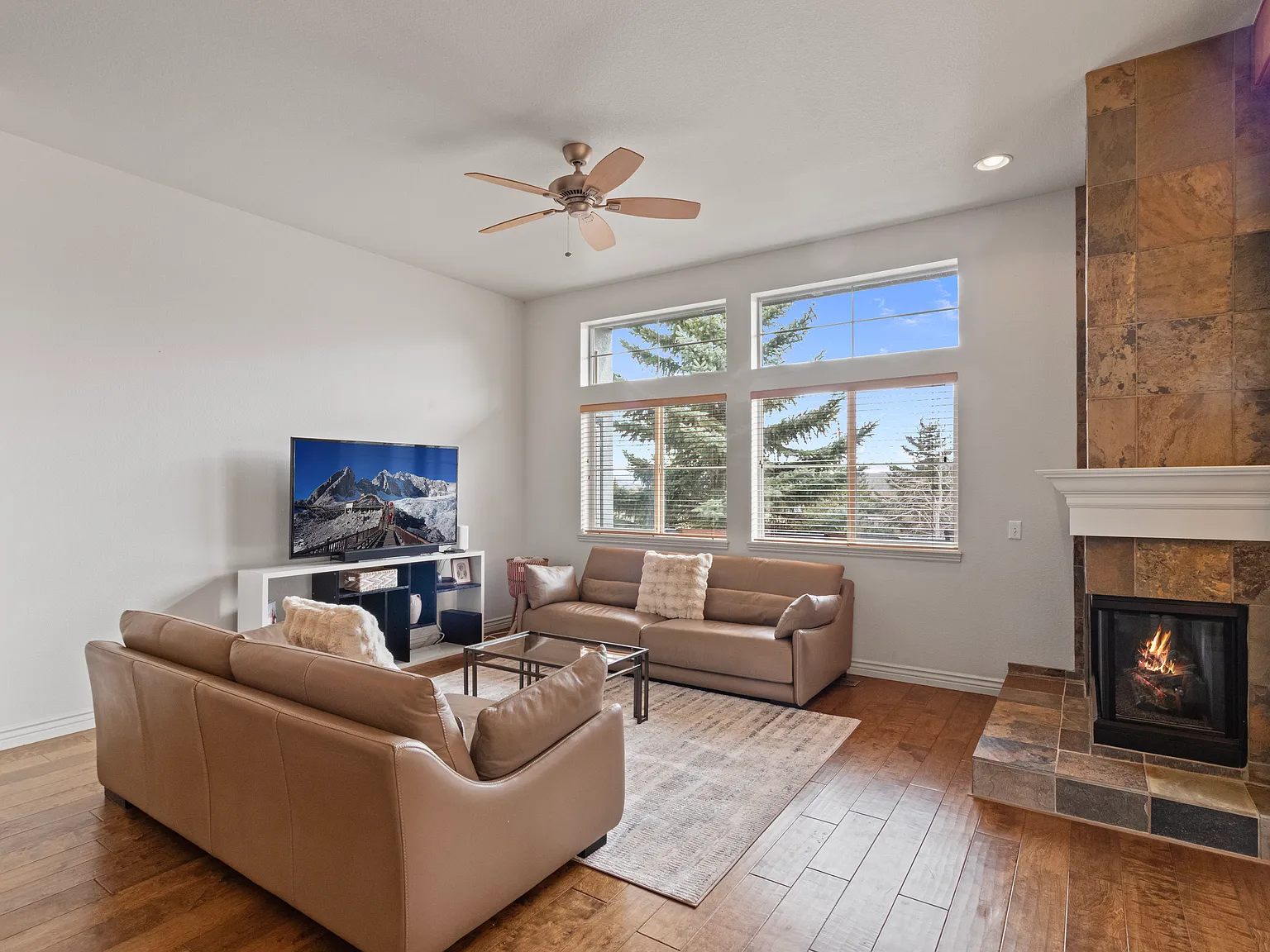 4 bed, 3274 sqft, $6,700 — Photo 1