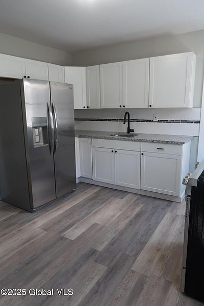 4th image of 2217-2219 Guilderland Avenue