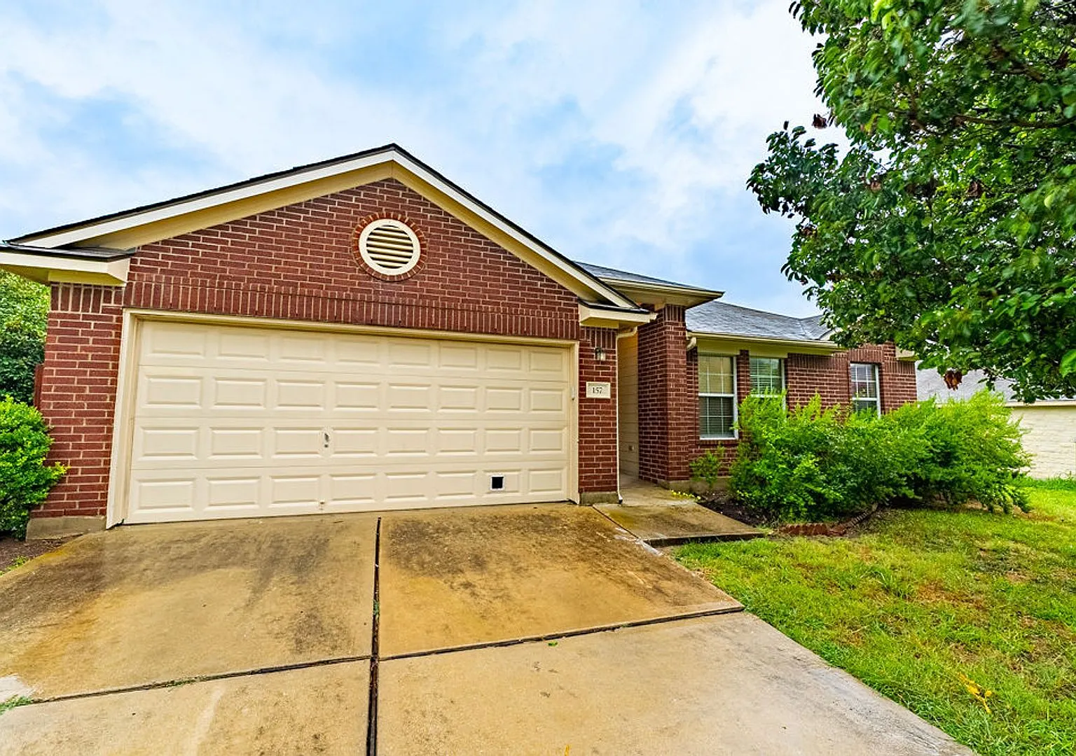 Discover Your Kyle Oasis: Luxury Living in a 4-Bedroom Gem with Garden Tub & Fenced Yard! — Photo 1