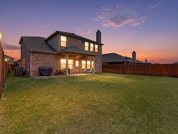 4th image of 2121 Brenham Dr