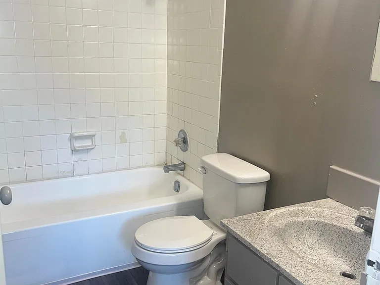 4725 Hoffman Rd #5 — Photo 6
