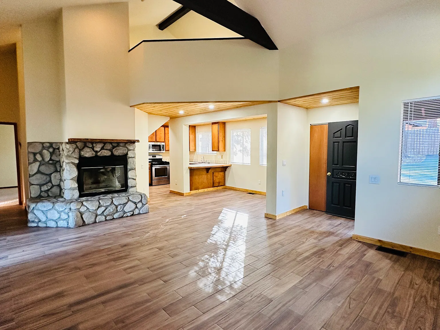 3 bed, 1309 sqft, $2,500 — Photo 4