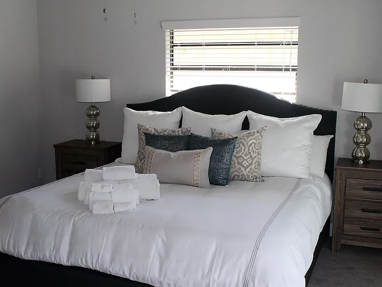 12 Clarendon Ct S — Photo 14