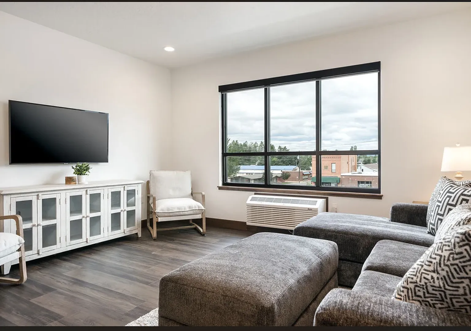 540 Nucleus Ave #304, 3rd Floor Modern Condo 2Bed/2Bath- Monthly Rent-$2,200.00 — Photo 3