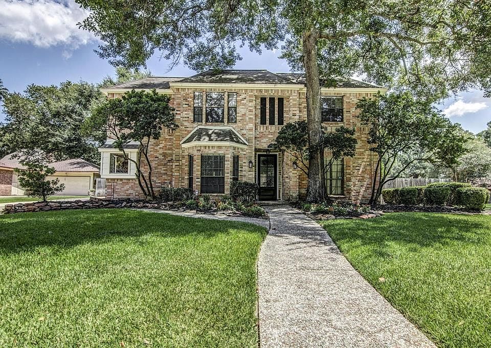 1st image of 2902 Woodland Ridge Dr