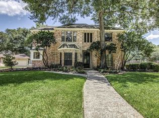 2902 Woodland Ridge Dr, Kingwood, TX 77345