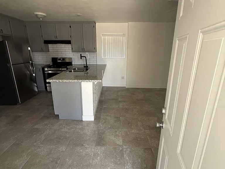 409 Plymouth Ave — Photo 3