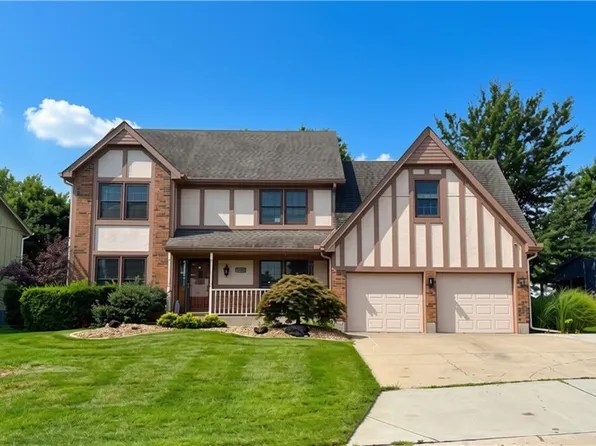5722 Richards Cir, Shawnee, KS 66216