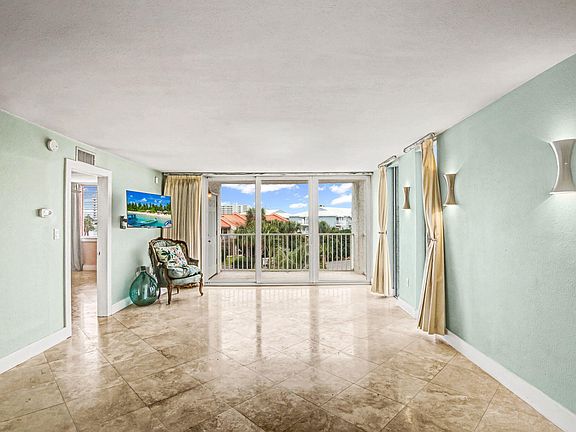 2nd image of 30 Moreno Point Rd Unit 306B