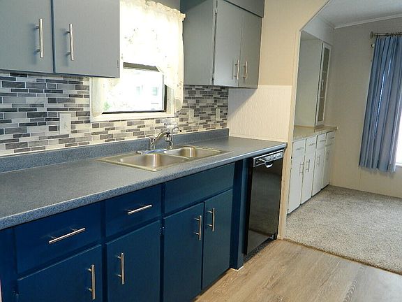 4th image of 707 Amaryllis Dr