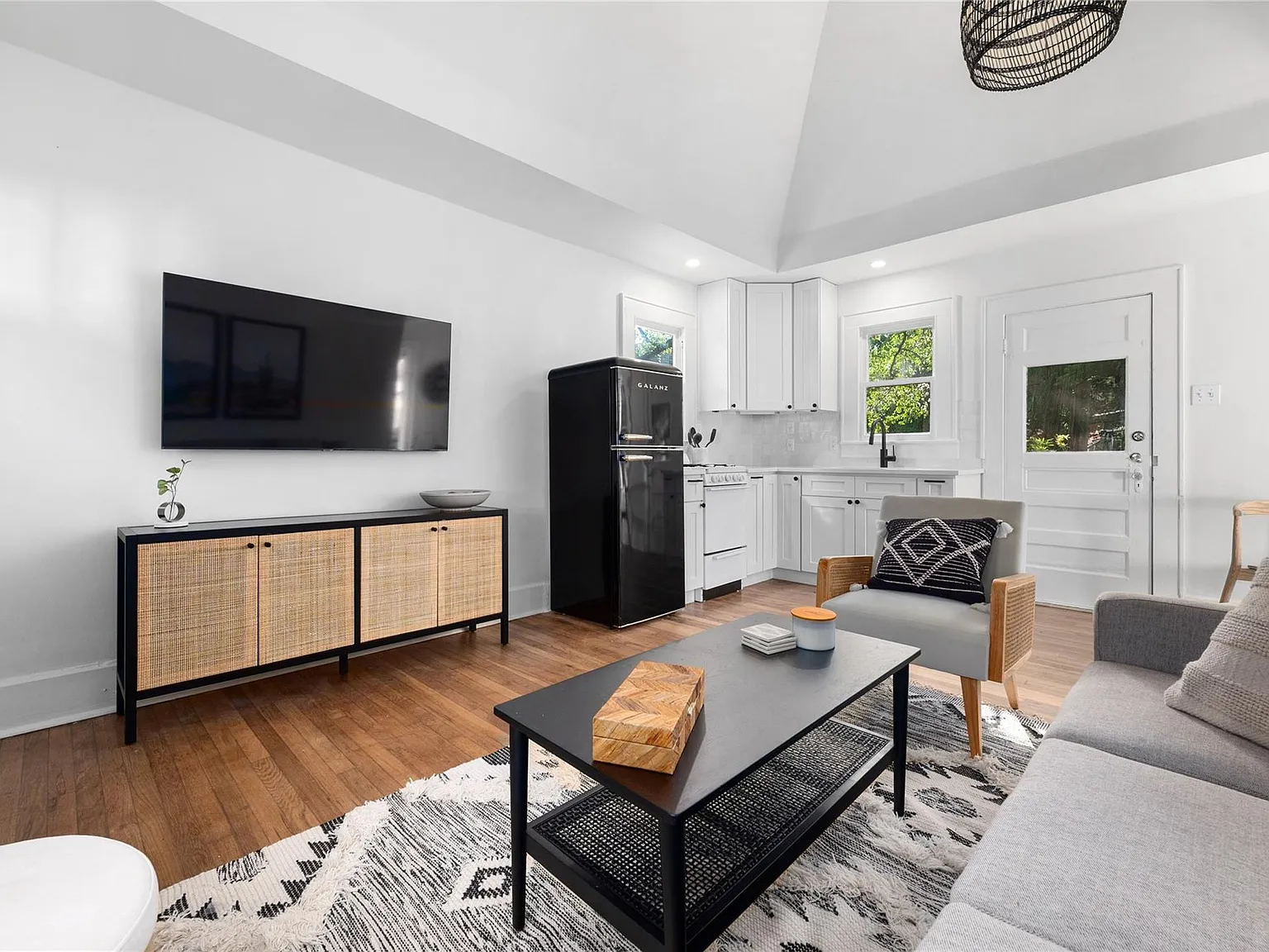 1 bed, 1.0 bath, 600 sqft, $3,100 — Photo 3