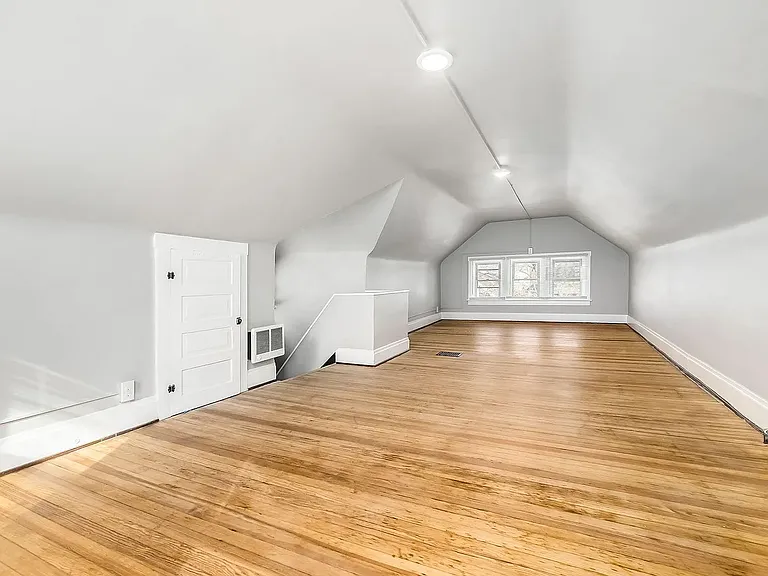 737 Bedford Ave — Photo 12