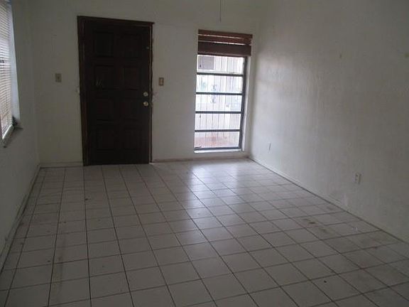 4th image of 432 NW 32nd Court