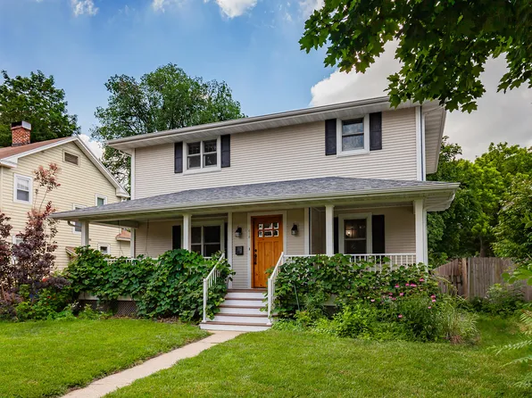 618 9th St, Ames, IA 50010