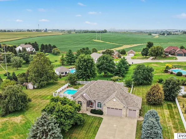 4003 Fox Ridge Cir, Bellevue, NE 68123