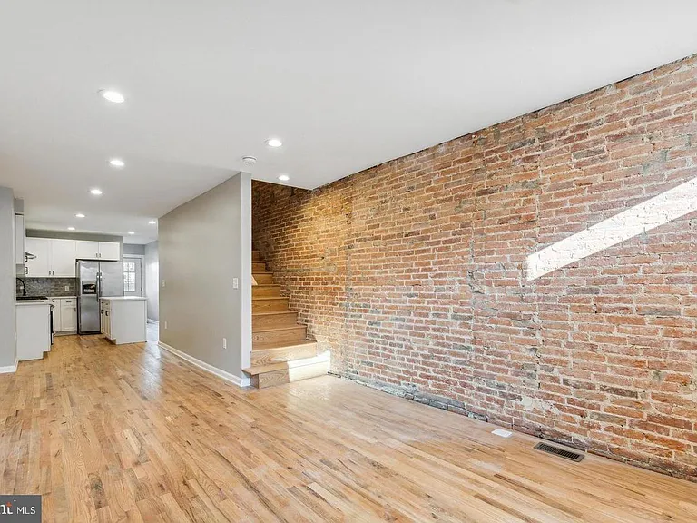 1534 S Charles St — Photo 12