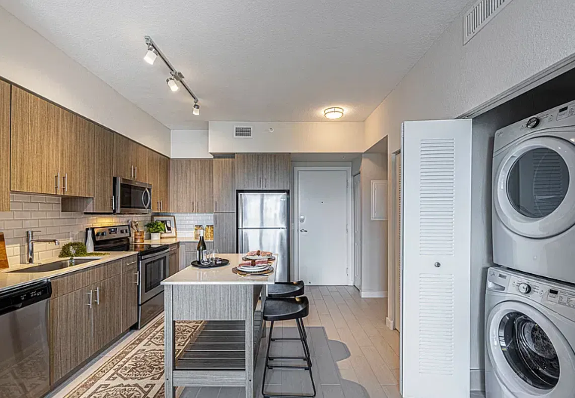 3 bed, 1233 sqft, $3,215 — Photo 3