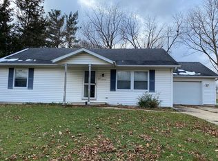 105 5th St, Standard, IL 61363