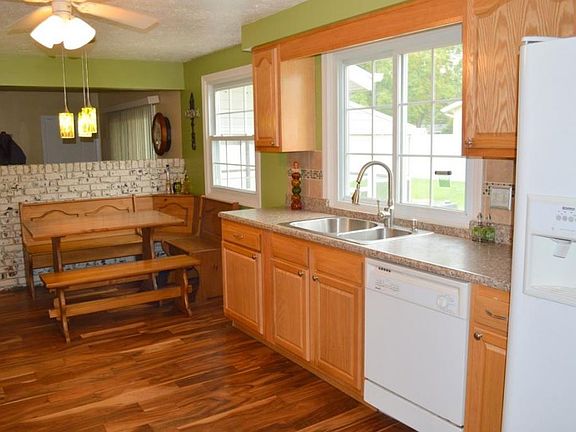 2nd image of 2323 Kenilworth Dr